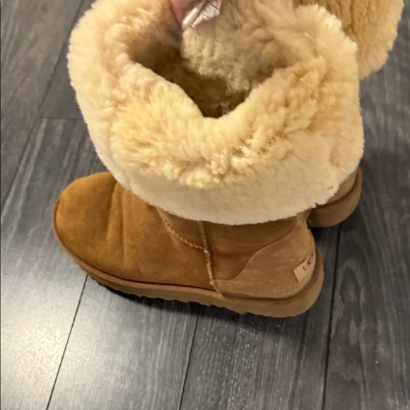 UGG Tan Suede Shearling-Lined Boots 9 - Picture 6 of 10